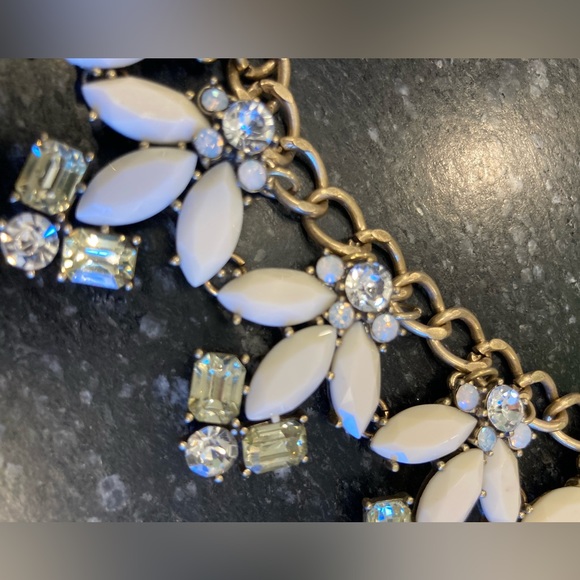 Retro Statement Necklace 19” adjustable white with Clear Rhinestones w/earrings - Picture 4 of 6